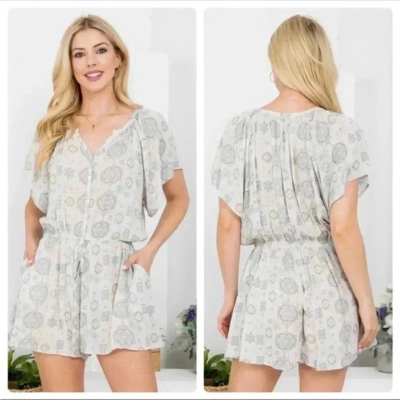 BNWT Medallion print Romper - Picture 1 of 7